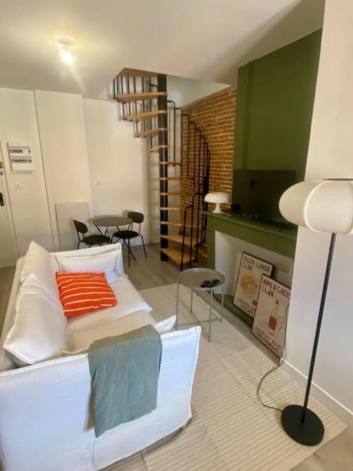 Le 23, Cocon Dans Le Centre Historique Apartment มงโตบ็อง ภายนอก รูปภาพ