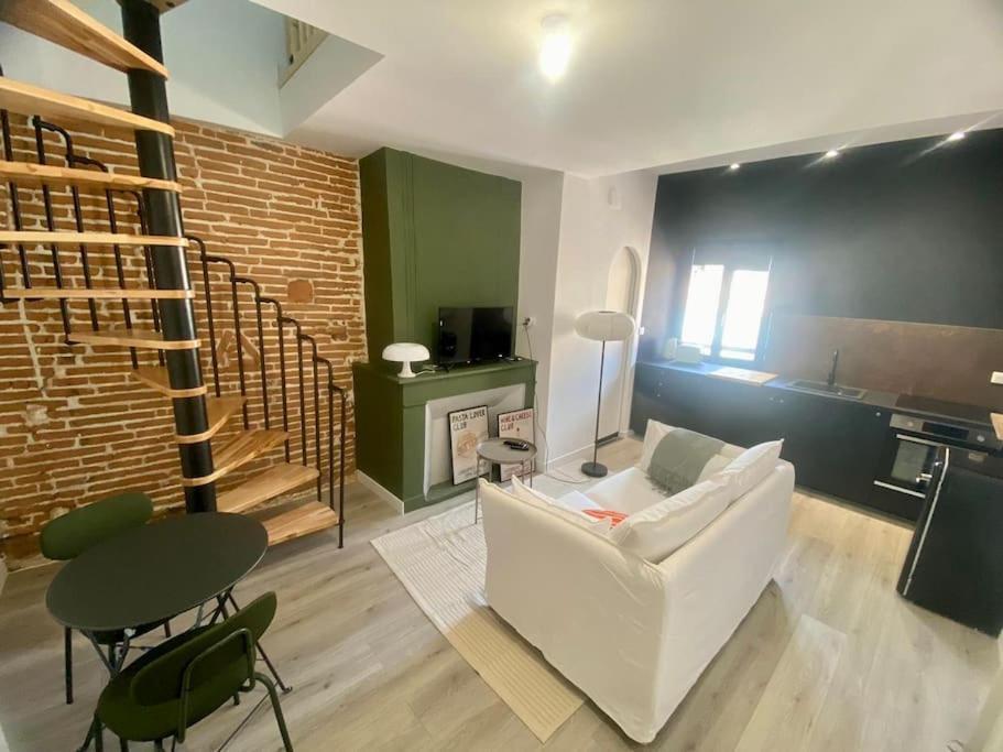 Le 23, Cocon Dans Le Centre Historique Apartment มงโตบ็อง ภายนอก รูปภาพ