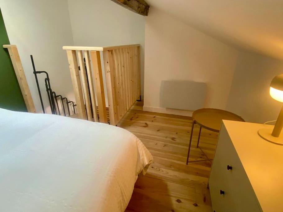 Le 23, Cocon Dans Le Centre Historique Apartment มงโตบ็อง ภายนอก รูปภาพ