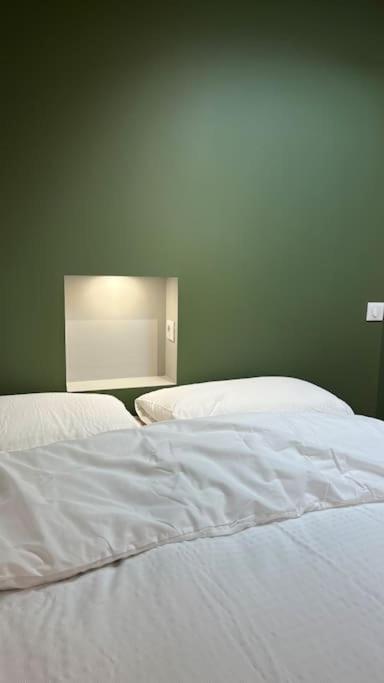 Le 23, Cocon Dans Le Centre Historique Apartment มงโตบ็อง ภายนอก รูปภาพ