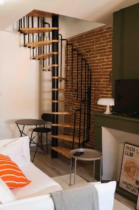 Le 23, Cocon Dans Le Centre Historique Apartment มงโตบ็อง ภายนอก รูปภาพ
